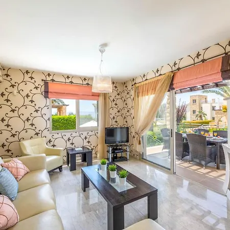 Villa In Sleeps 6 With Pool And Air Con Mavroli