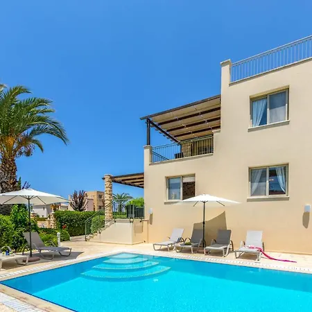 In Sleeps 6 With Pool And Air Con * Mavroli