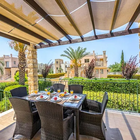 In Sleeps 6 With Pool And Air Con Villa *