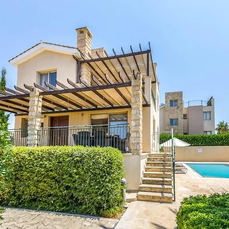 In Sleeps 6 With Pool And Air Con Villa