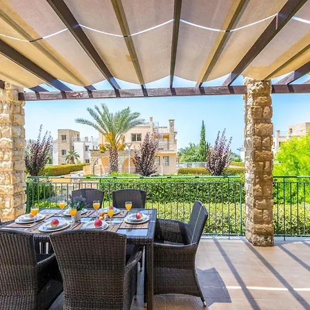 In Sleeps 6 With Pool And Air Con * Mavroli